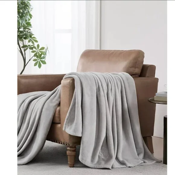 Lauren Ralph Lauren Micromink Plush Blanket – Queen – Grey – NWT - Picture 3 of 4